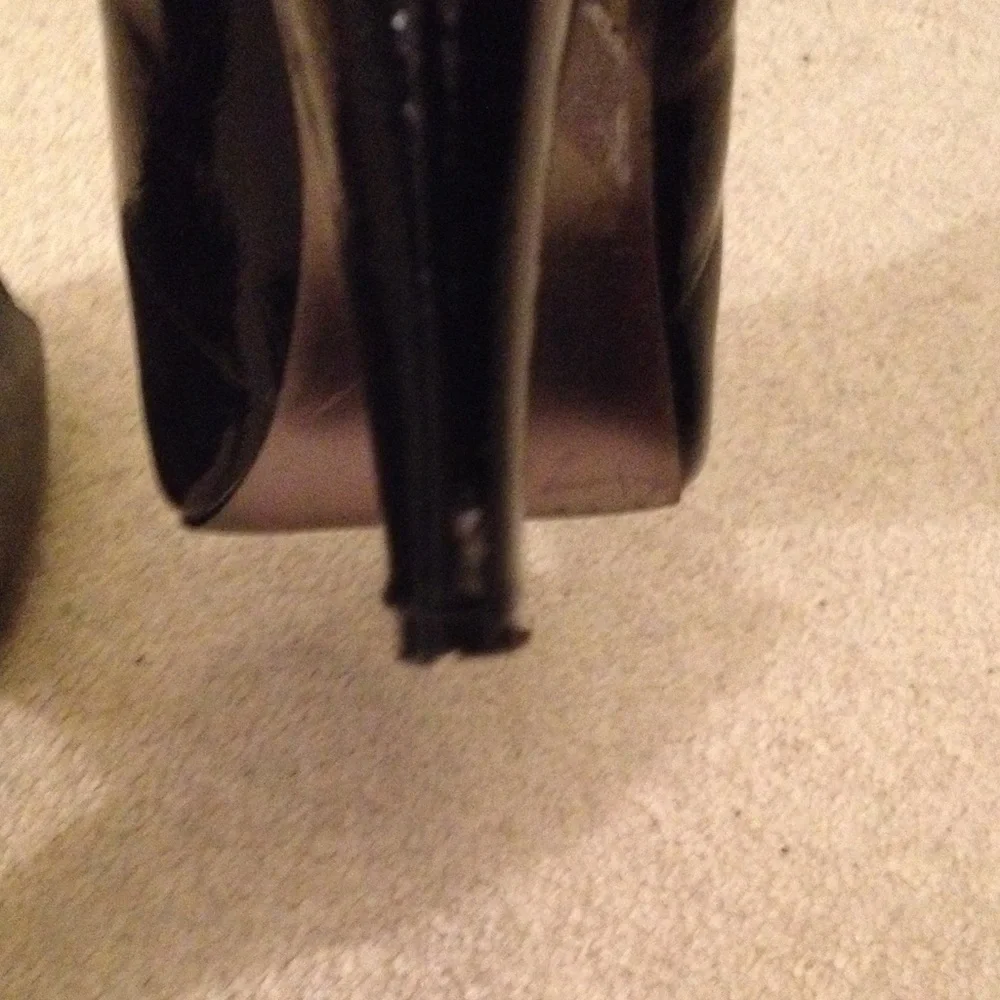 Steve Madden Black woven patent leather heels!